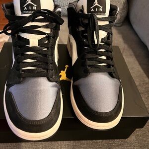 Jordan Air Jordan 1 Mid SE — Black, Smoke Grey, Sail